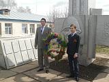 на празднике возложение венка