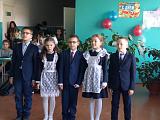 Четвероклассники поздравляют учителей.